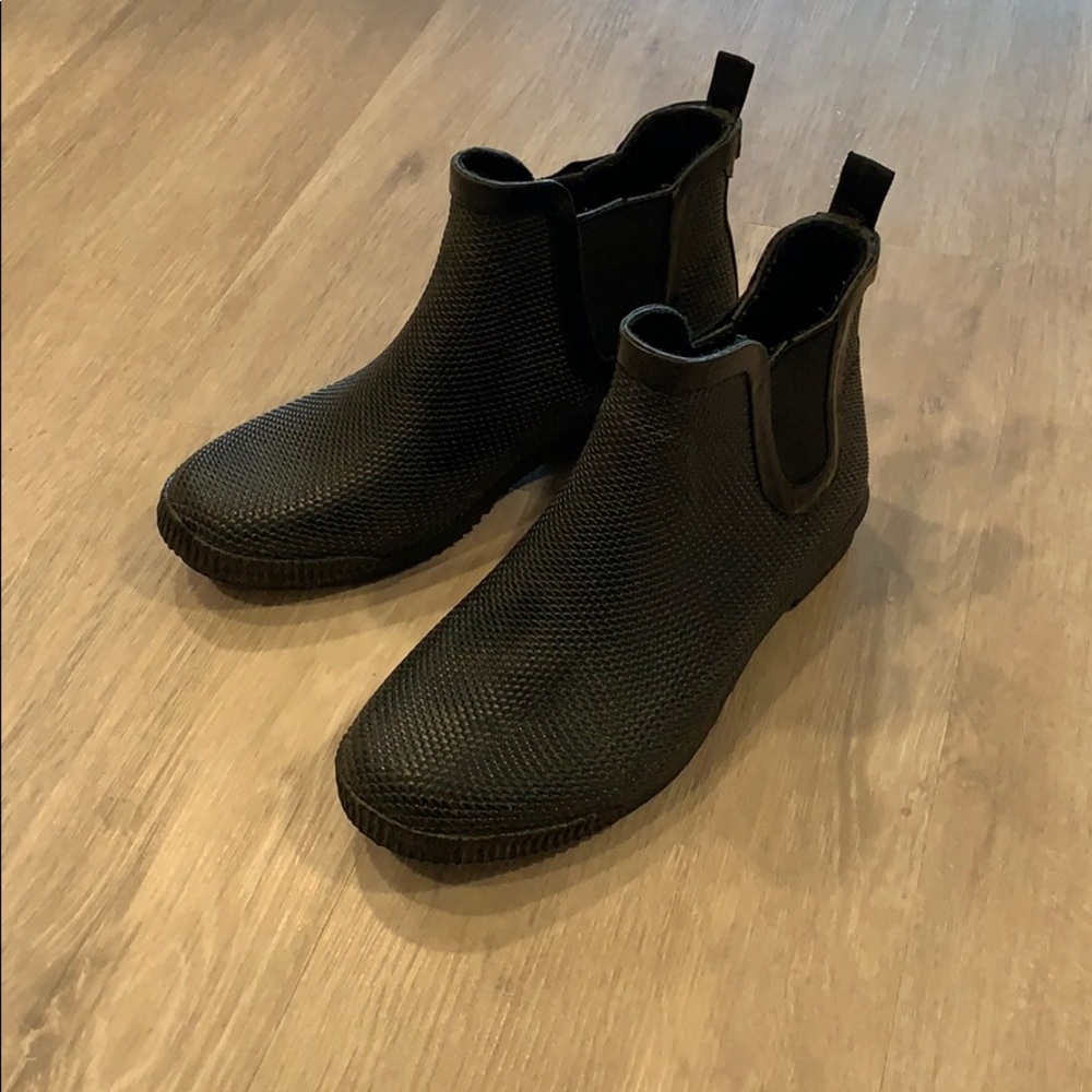❌SOLD❌🖤 Black Waterproof Rain Booties 🖤